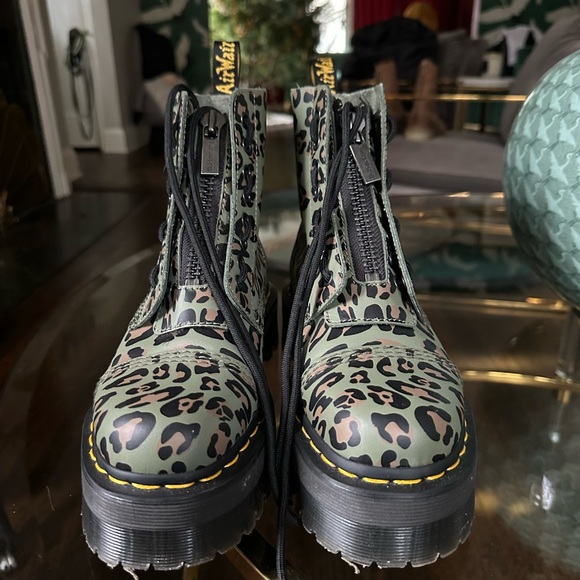 Brand new Dr. Martens Sinclair Platform Bootie / Boot - Picture 5 of 8